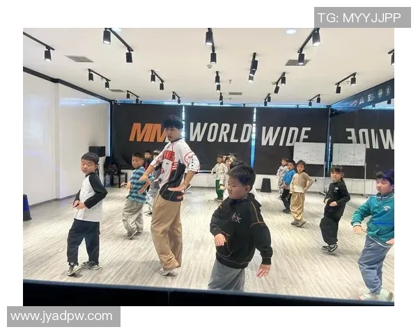 南京街舞队的盯防策略解析与街舞文化的深度融合探讨